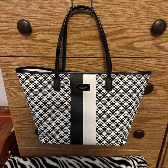 Kate spade tote - Picture 1 of 4